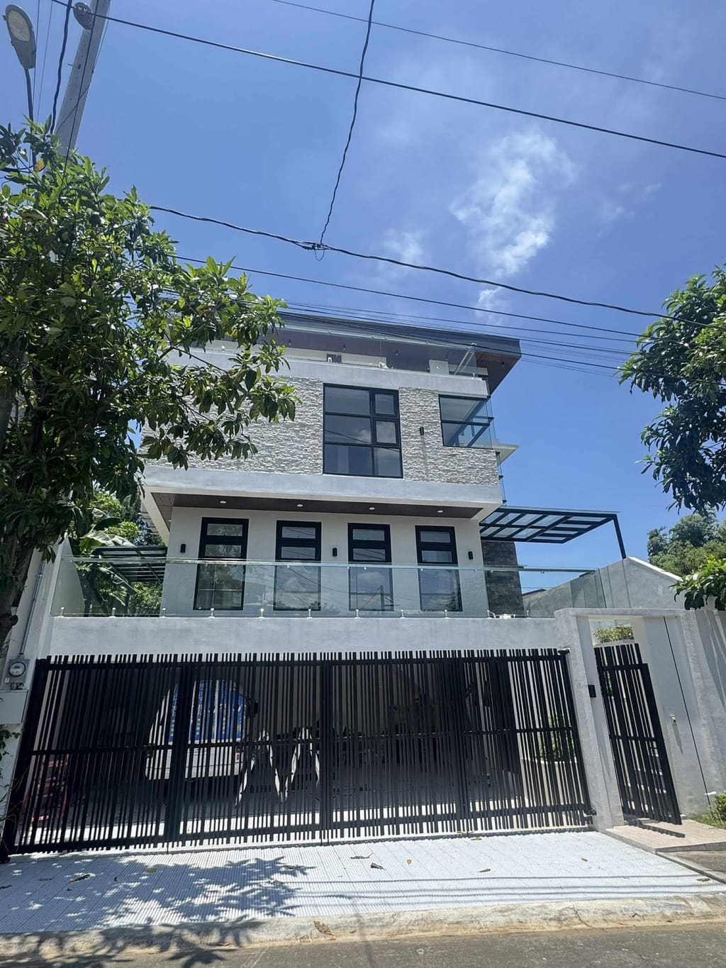 Spacious House & Lot in havila Taytay, Rizal - Image 1