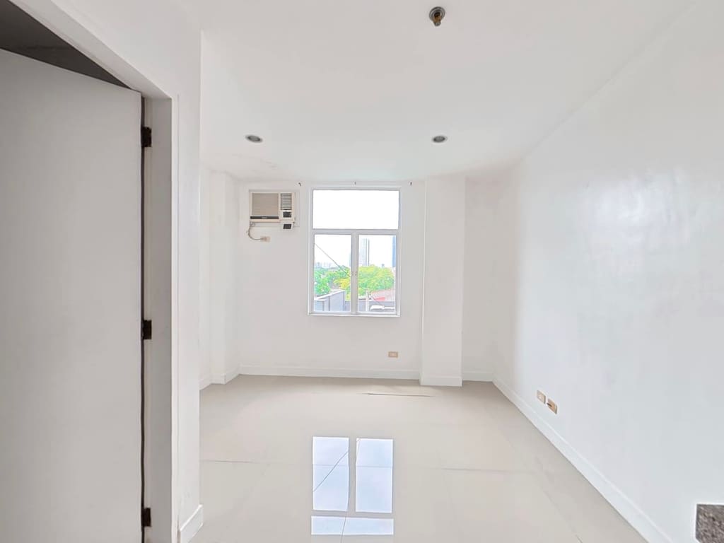 360° tour cover for Comfortable unit in 2A DMSY HOLDINGS building in Quezon City